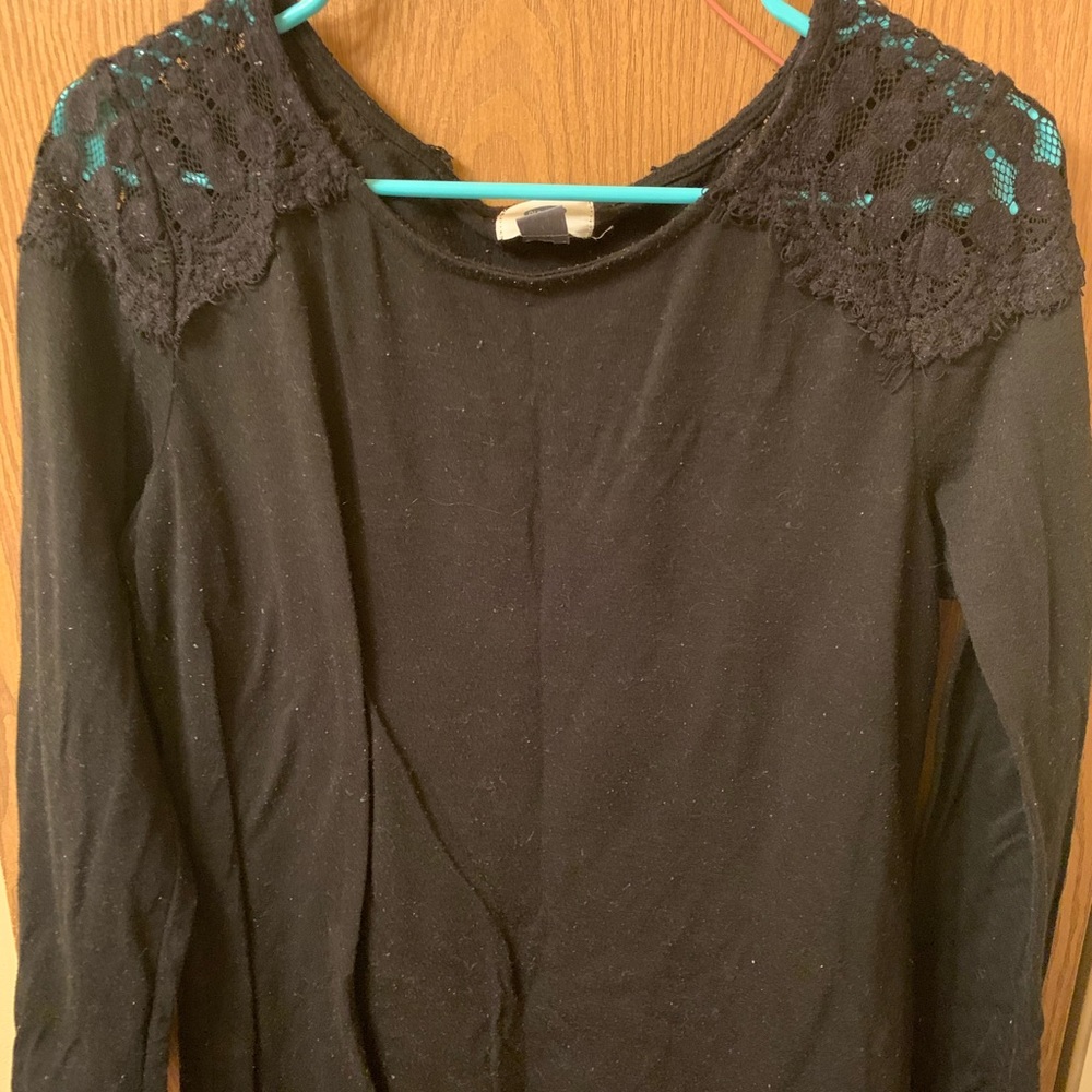 OLD NAVY LONG SLEEVE W/LACE